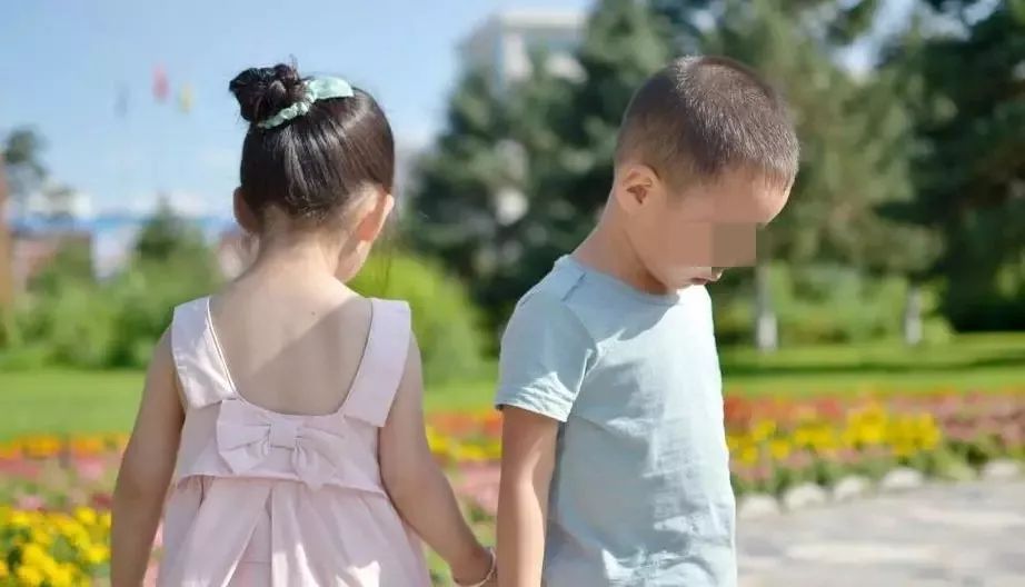 �׃��@С�к��HСŮ��һ���^���^�֣� �W�ѳ�����